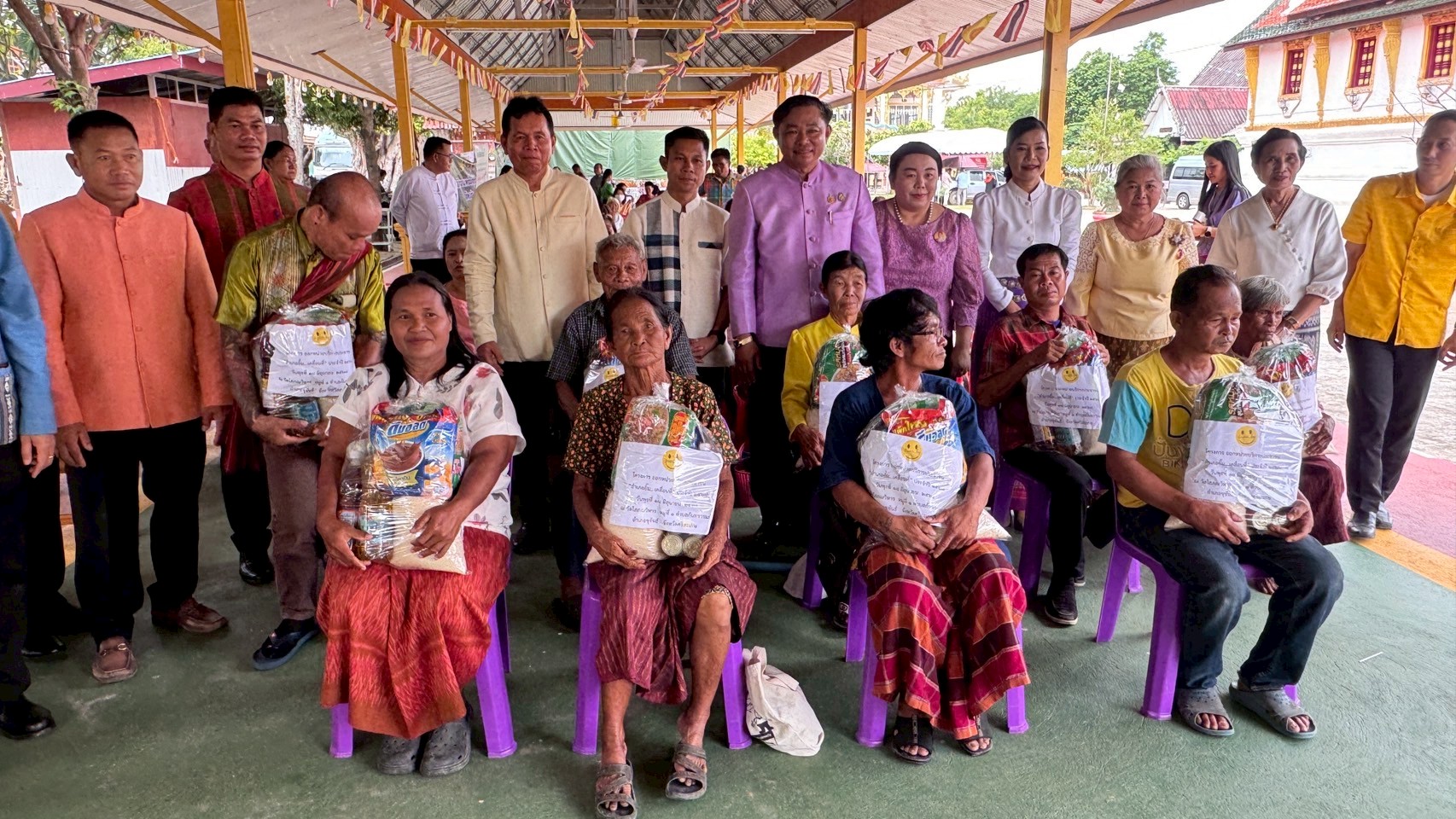 พช.ขุขันธ์ ร่วมกิจกรรมอำเภอยิ้ม...เคลื่อนที่ ออกบริการประชาชนในพื้นที่ตำบลกันทรารมย์ อำเภอขุขันธ์ จังหวัดศรีสะเกษ 