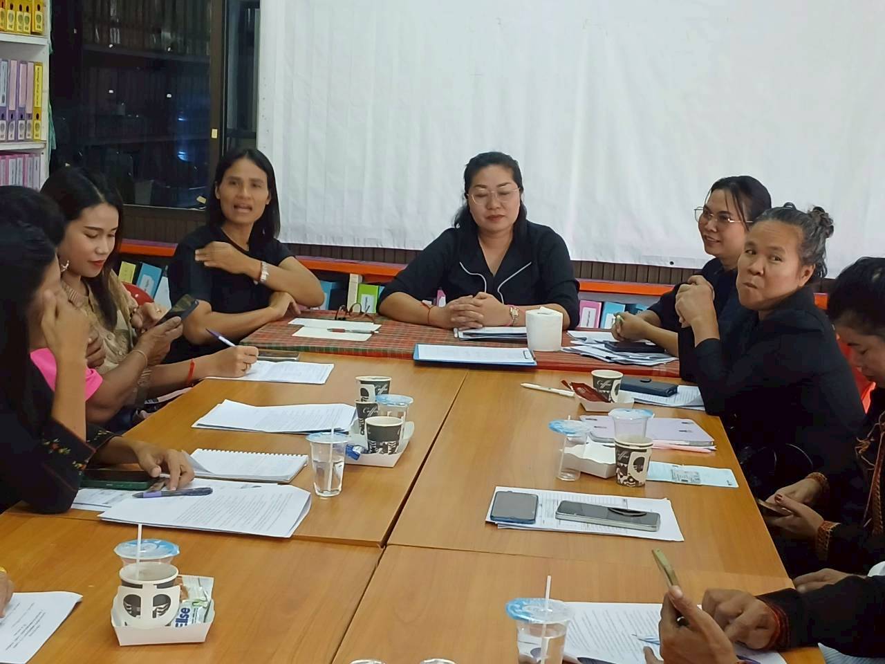 พช.ขุขันธ์ สนับสนุนผู้ประกอบการ OTOP เข้าร่วมโครงการ “คนละครึ่งพลัส” 