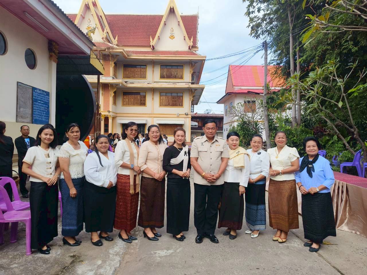 พช.ขุขันธ์ พิธีทำบุญตักบาตร ถวายพระราชกุศล เนื่องในงานเฉลิมฉลอง ๒๔๓ ปี จังหวัดศรีสะเกษ